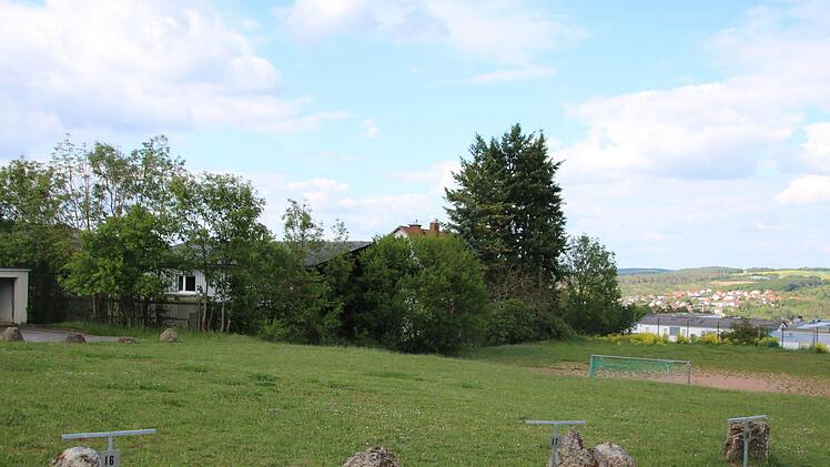 Der Bolzplatz (rechts) würde  bei einer Bebauung möglicherweise entfallen. Thomas Malz