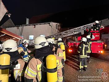 Scheunenbrand in Dutendorf gemeldet: Großeinsatz vor Ort