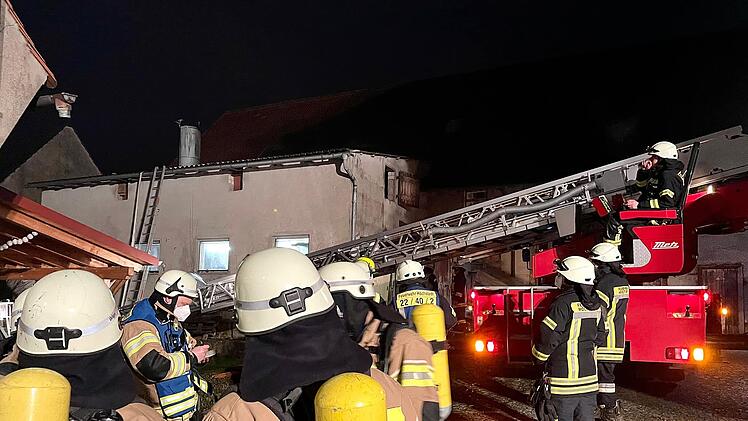 Scheunenbrand in Dutendorf gemeldet: Großeinsatz vor Ort