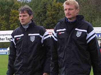 Der Sander Trainer Erwin Albert (links) und sein Assistent Matthias Bayer  dürfen sich auf attraktive Gegner in der Bayernliga freuen.