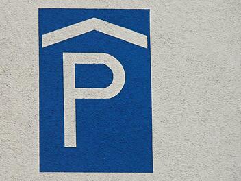 Mit provisorischen Stellflächen will das Klinikum Kulmbach die Parkplatznot lindern. Foto: Archiv