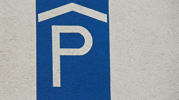 Mit provisorischen Stellflächen will das Klinikum Kulmbach die Parkplatznot lindern. Foto: Archiv