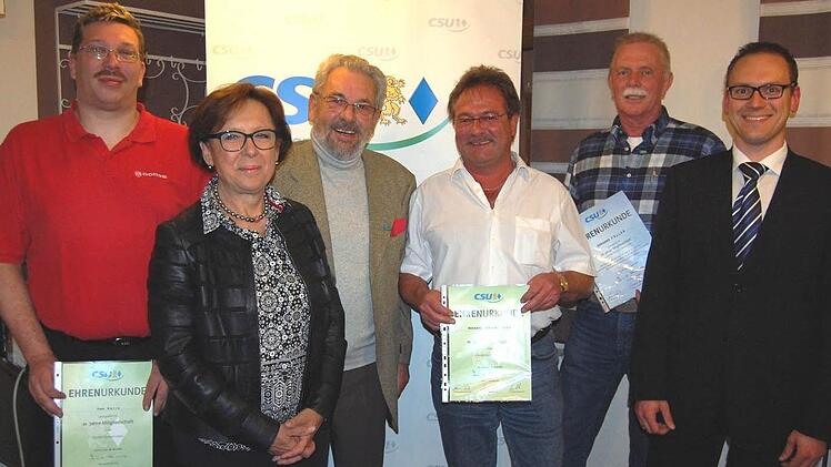Ehrung treuer CSU-Mitglieder: Timo Berro, Karin Renner, Gerhard Hortig, Michael Schneider, Gerhard Füller und Mario Götz (v. l.) Foto: Günther Straub