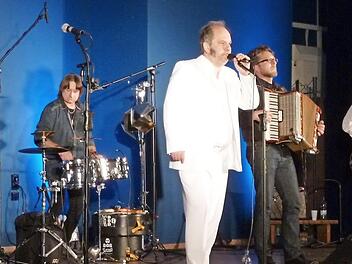 Robert Stephan, Tilo Heider, Matthias Egersd&ouml;rfer, Lothar Gr&ouml;schel und Smul Meier bereiteten dem Publikum in R&ouml;ttenbach einen denkw&uuml;rdigen Abend.  Foto: Thomas Sch&ouml;bel