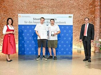 Staatsministerin Michaela Kaniber, André und Martin Karch (Bäckerei Karch) sowie Landesinnungsmeister Heinrich Traublinger jun.