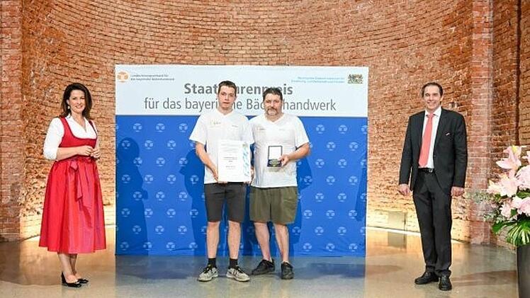 Staatsministerin Michaela Kaniber, André und Martin Karch (Bäckerei Karch) sowie Landesinnungsmeister Heinrich Traublinger jun.