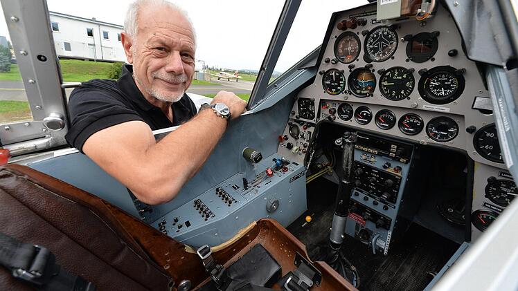 Peter Hanusa kennt sich im Cockpit bestens aus. Foto: Ronald Rinklef