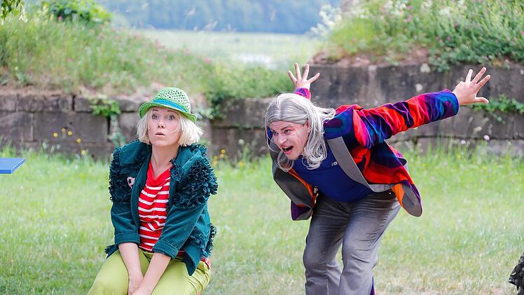 Gastregisseurin Stephanie Kuhlmann hat mit dem Stück "Der Räuber Hotzenplotz" einen rasanten Theaterspaß inszeniert. Foto: Matthias Hoch