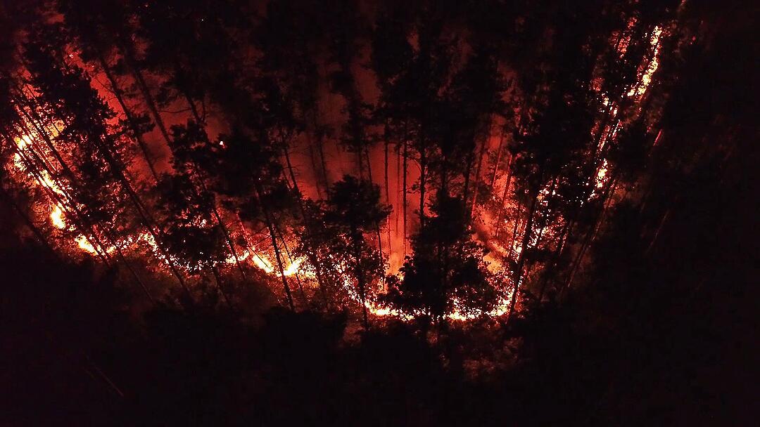 Munition detoniert bei nächtlichem Waldbrand