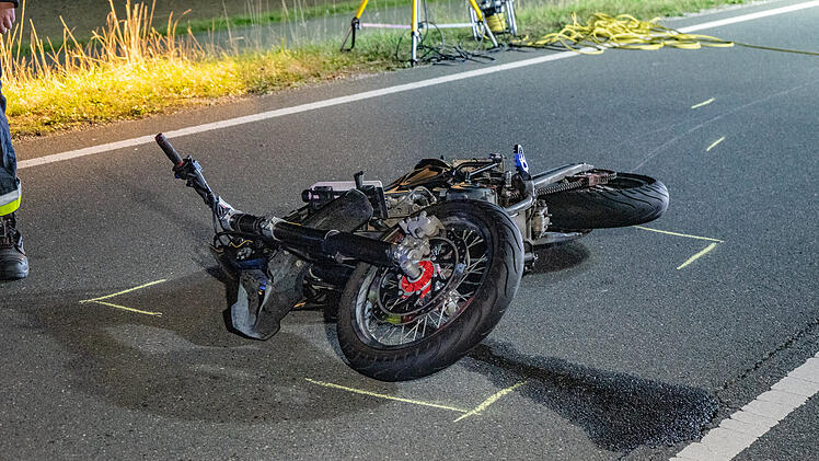 Schwerverletzte bei Auffahrunfall auf B470 bei Dietersheim