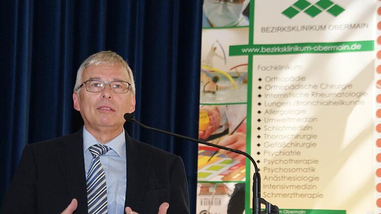 Wird "sein" Kutzenberg wohl doch ein wenig vermissen: Für Dr. Christoph Mattern, der hier seit 2001 als Chefarzt wirkte, beginnt mit dem Ruhestand nun ein neuer Lebensabschnitt Foto: Mario Deller