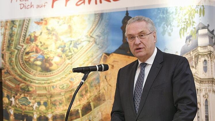 Innenminister Joachim Herrmann bei der Präsentation der Tourismusbilanz für das Jahr 2017 in Nürnberg Tourismusverband Franken