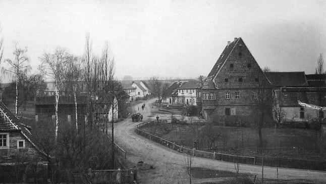 Hochstadt am Ende des 19. Jahrhunderts, als die heutige Bezirksklinik noch ein Wirtshaus war
