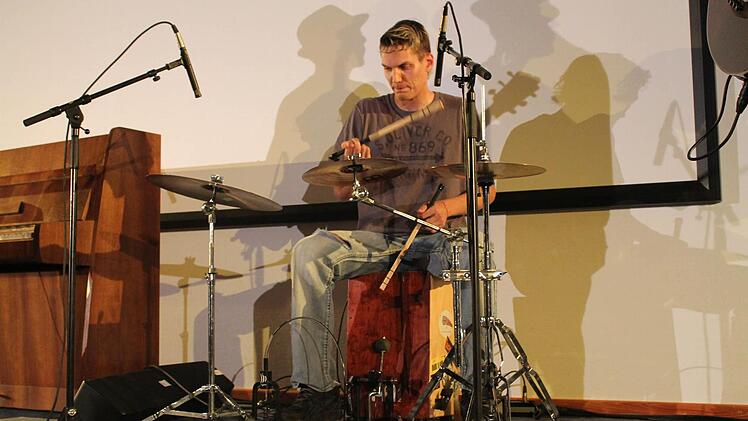 Cynthia Nickschas und Band