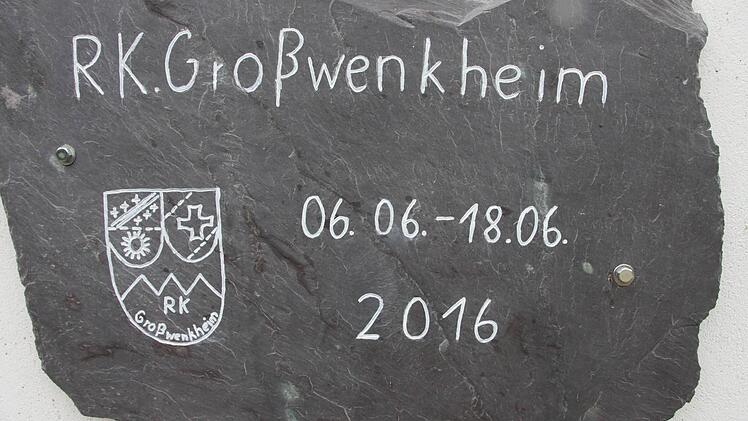 Auf einer Schiefertafel wurde der Einsatz der Großwenkheimer Reservisten verewigt. Foto: Paul Ziegler