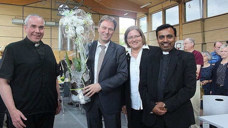 Die Geistlichkeit gratulierte. Foto: Veronika Schadeck