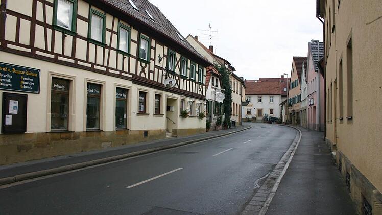 2006 war die Bahnhofstraße noch eine hässliche Asphaltpiste. Foto: Matthias Einwag