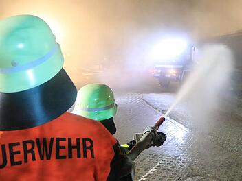 Bei einem Großbrand in Malgersdorf (Niederbayern) sind rund 50 Tiere gestorben. Der Schaden an dem landwirtschaftlichen Anwesen beträgt laut Polizei etwa 1,5  Millionen Euro. Symbolfoto: NEWS5 / Merzbach