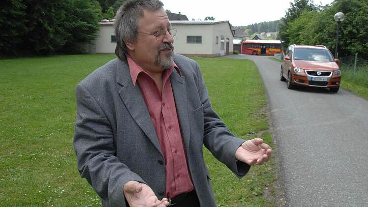 Hans Kaufmann, wie ihn jeder kennt: Er packt in Tettau an. Nun wurde er aus gesundheitlichen Gründen verabschiedet.  Foto: Archiv/Rinklef