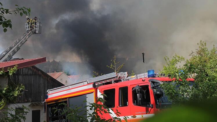 Brand eines landwirtschaftlichen Anwesens in Trübenbach Foto: Herbert Fischer