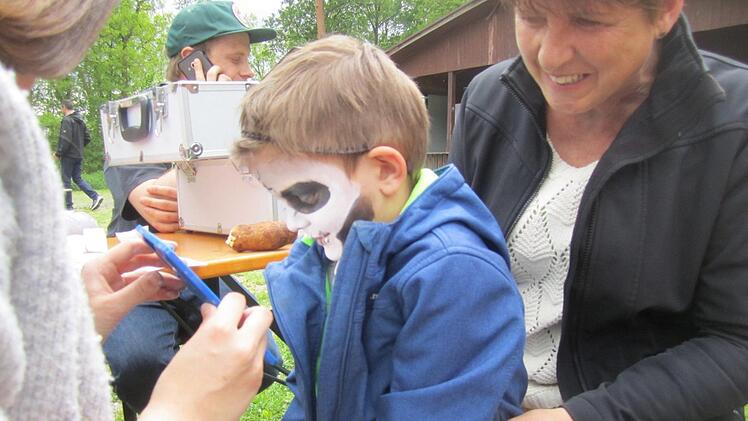 Tagsüber war für die Kinder großes Programm beim Netzwerkfestival, das für die ganze Familie gedacht ist. Abends wurde getanzt.  Foto: Helmut Hessel