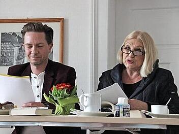 Als Schauspieler der "Buschklopfer" kennt man Cosima Asen und Frank Walther. Am 6. November zeigen sie interessierten Frauen, wie sie Sicherheit beim eigenen Auftreten bekommen können. Foto: BR-Archiv