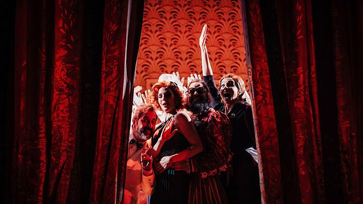 In der Inszenierung von Felix Seiler feierte das Musical "Otello darf nicht platzen" seine Coburger Erstaufführung am Landestheater.Foto: Sebastian Buff
