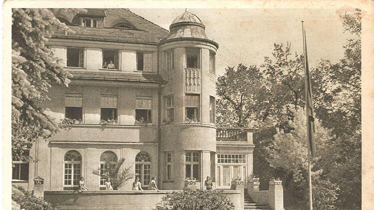 Das NSV-Jugendheim in der Bayreuther Straße 17 in Forchheim, das 1971 abgerissen wurde. Heute steht hier das Caritas-Pflegezentrum St. Elisabeth.  Quelle: Archiv Harald Schmidt