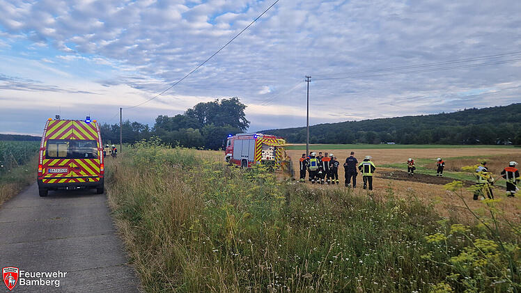 Bamberg: Feuer auf "bereits bekanntem" Feld ausgebrochen - Spaziergängerinnen alarmieren Feuerwehr