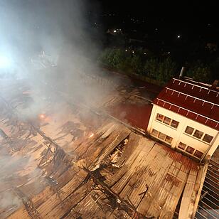 Grossbrand nach Explosion auf Indoor-Kartbahn Foto: News5/Herse