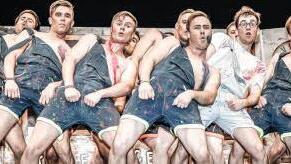 Die "Turedancer", amtierende Bayerische Meister: "Vorurteile gibt es immer noch. Bei Männerballett denkt jeder sofort an Rumgehopse, Bierbäuche und Tutu. Man(n) wird sofort irgendwie abgestempelt. Dabei zählen zu "modernem" Männerballett Akrobatik, Tanzchoreographien, aufwendiges Bühnenbild, Comedy, Fitness, Disziplin & Teamwork."