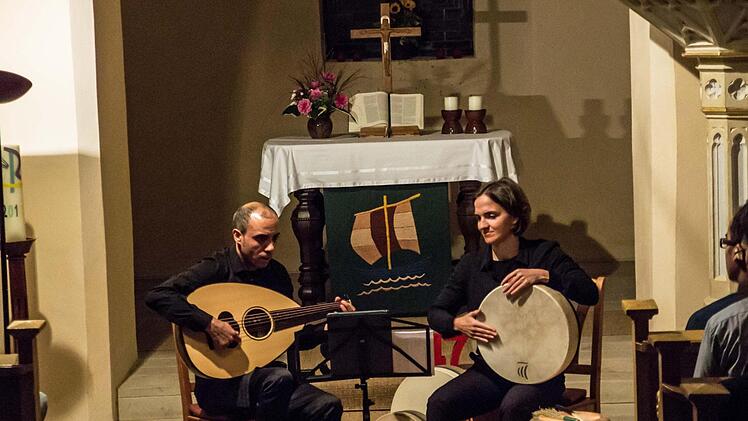 Der Lautenvirtuose Nehad el Sayed und die Perkussionistin Nora Thiele begeisterten bei ihrem Konzert in der Johanneskirche Elsa.Foto: Jochen Berger