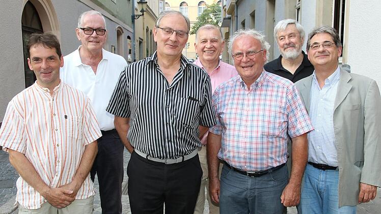 Der neu gewählte Vorstand (von links): Martin Peetz, Alois Schnitzer, Alfons Kreczy, Dieter Ritz, Joachim Rückert, Thomas Ehrle, Edgar Eichstädter  Foto: Desombre