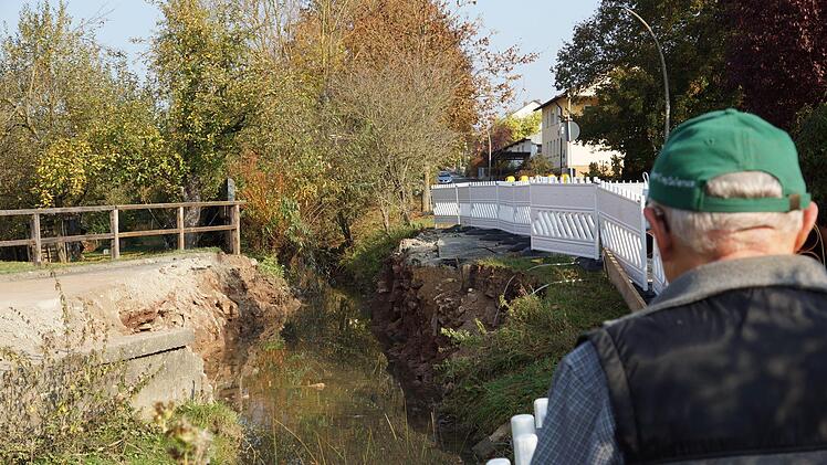 Die Straßenverbindung zur nördlichen Siedlung ist gekappt.Foto: Arkadius Guzy