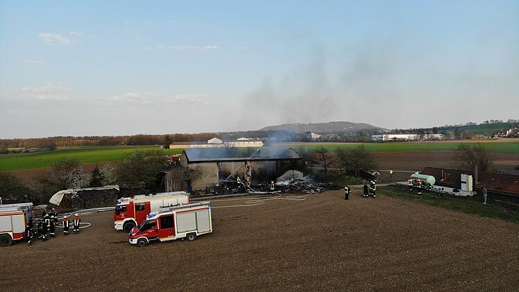 Scheune fängt Feuer