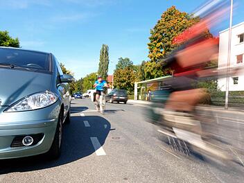 Radfahrer müssen geschützt werden, sagt der Gesetzgeber, und das ist auch völlig okay. Aber gilt das auch anders herum? Symbolfoto: Archiv