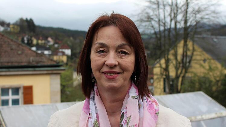 Karin Schmidt, Vorsitzende des Bad Brückenauer Imkervereins, begrüßt die Aktion des Forstbetriebs. Foto: Julia Raab