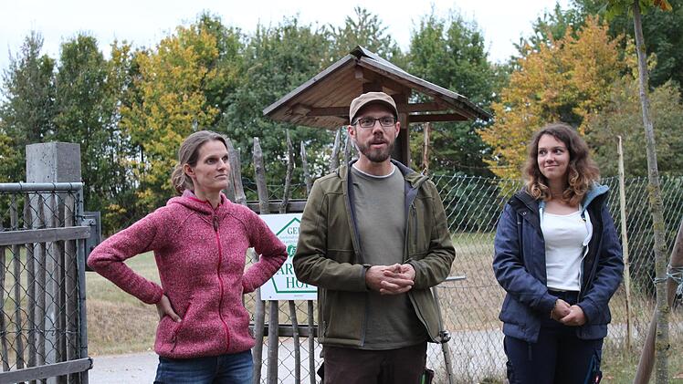 Petra und Has-Joachim Fischer stellten gemeinsam mit Tochter Mathilda ihre Idee eines Schulbauernhofs.   Foto: Verena Stephan