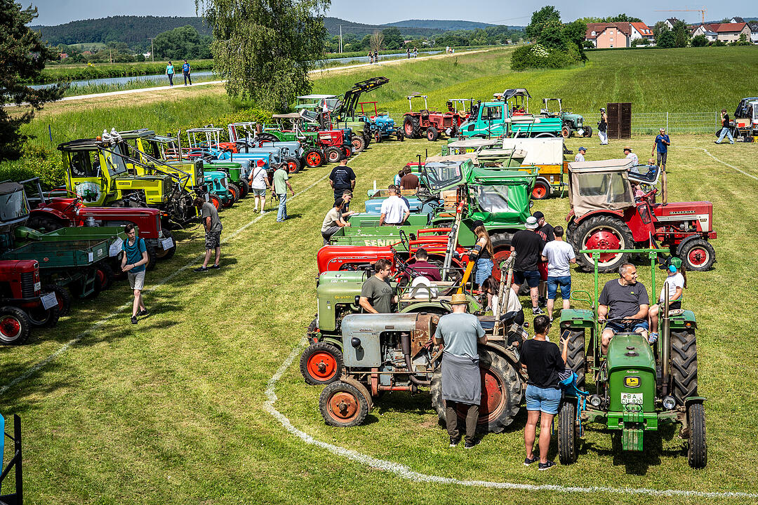 Treffen für PKW/Traktoren und Motorräder bis Baujahr 1996. Treffen für PKW/Traktoren und Motorräder bis Baujahr 1996.