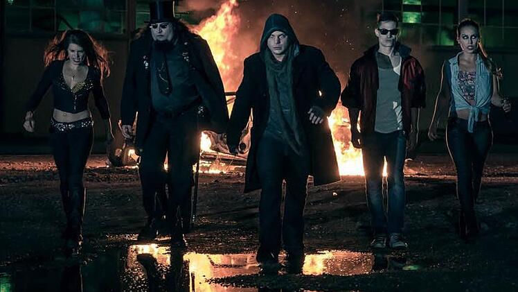 In Stefan Schwenks Fantasy-Actionfilm kommt auch eine aufwendige Auto-Explosion zum Einsatz.  Fotos: Montrak/TBC Filmproduktion