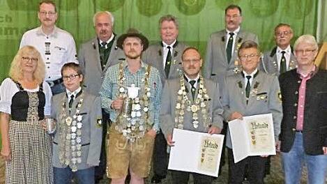 Monika Karnitzky, Oliver Kutnar, Maximilian Gareis, Oliver Kutnar, Rainer Gilke und Reiner Meisel (vorne) und Markus Karnitzky, Klaus Schott, Manfred Huhs, Egon Barth, Arnold Stäsche (dahinter) Foto: Klaus-Peter Wulf