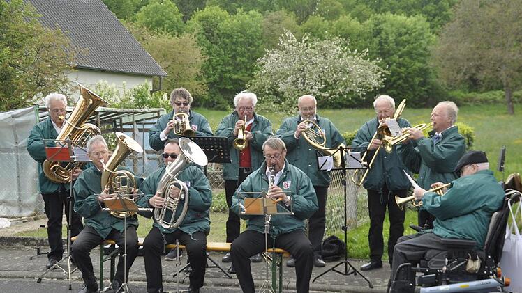 Die Rentnerband spielt Marienlieder und man darf mitsingen. Fotos: Peter Klopf
