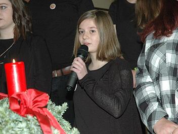 Das Lied "O Holy Night" wurde als Solo gesungen und von Chor und Band begleitet. Foto: Edwin Meißinger