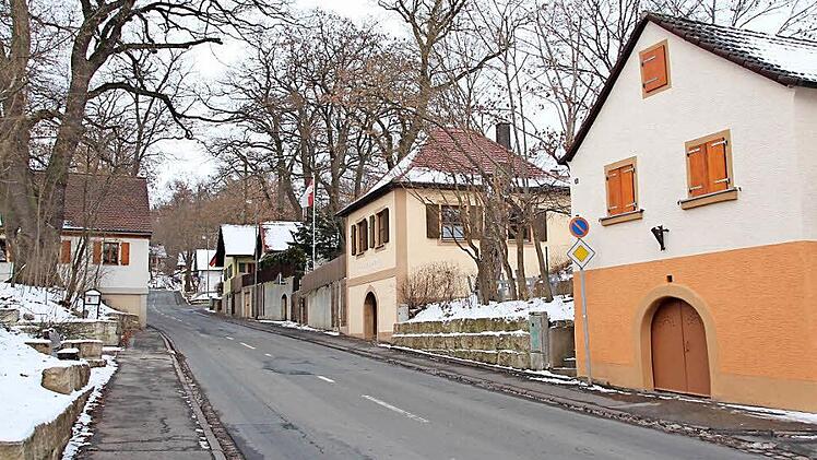 Die Häuschen, Kellereingänge und Stützmauern am Höchstadter Kellerberg wären ohne die LAG-Zuschüsse wohl nicht in diesem Umfang saniert worden. Foto: Andreas Dorsch