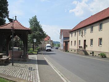 Die Bushaltestelle an der Langendorfer Kirche hat für längere Diskussionen im Gemeinderat gesorgt.  Foto: Winfried Ehling