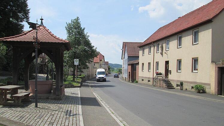 Die Bushaltestelle an der Langendorfer Kirche hat für längere Diskussionen im Gemeinderat gesorgt.  Foto: Winfried Ehling
