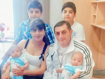 Die Familie O. auf einem älteren Bild: Vater Genadi, Mutter Nino (die Zwillinge Ivane und Lukas waren damals noch Babys) sowie Sergo und Edgar (hinten rechts). Sie sind inzwischen abgeschoben.  Foto: privat