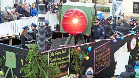 "Sachsendorf blitzt zurück" meinten die Sachsendorfer und geißelten damit den privaten Blitzdienst des Marktes Gößweinstein.