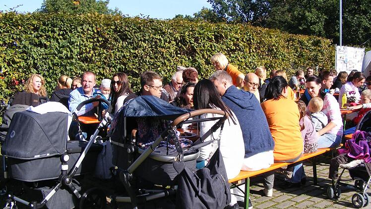 Die Besucher des diesjährigen ERH-Familienfestes genossen am Sonntagnachmittag das perfekte Herbstwetter.