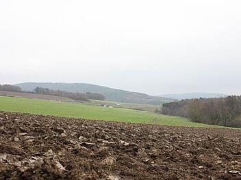Äcker und Felder im Stiftsland und mittendurch die Autobahn. Rund 400 Grundbesitzer waren von der Flurneuordnung im Verfahren Stetten betroffen. Foto: Ramona Popp